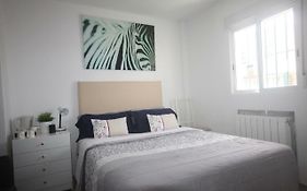 Marbella-Banus, Rooms-Habitaciones, gratis Parking, gratis WIFI, gratis Cafe', gratis Frigo y Microonda, baño compartido, Homestay