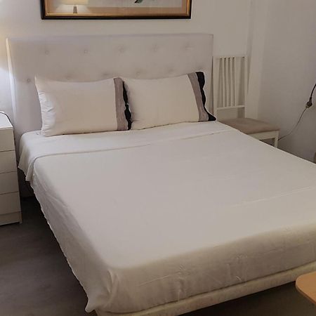 Little Peaceful Retreat Room With Bath, Heating, Terrace, Free Wifi Fridge Easy Parking Marbella Exterior foto