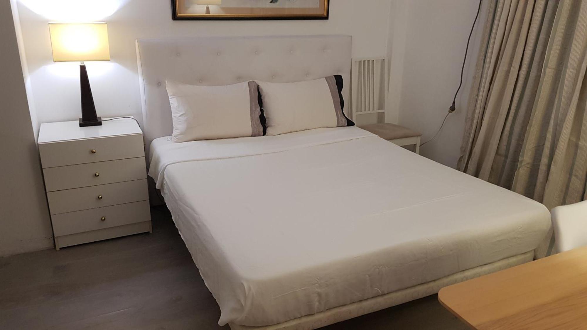 Little Peaceful Retreat Room With Bath, Heating, Terrace, Free Wifi Fridge Easy Parking Marbella Exterior foto